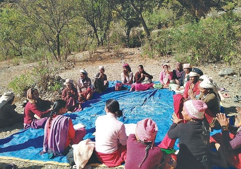 बझाङका महिलाको प्रश्नः रक्सी बन्द गर्ने संस्था आउँदैनन्  ? 