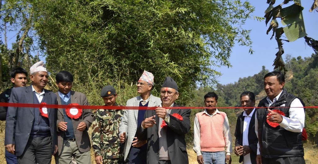 पूर्वमन्त्री गौतम माछा पालनमा