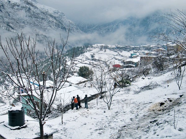 कर्णालीका विभिन्न जिल्लामा हिमपात, जनजीवन कष्टकर