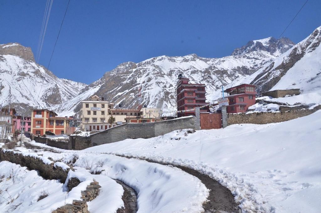 मनाङमा १५ घण्टासम्म निरन्तर हिमपात, तापक्रम माइनस १२ डिग्री