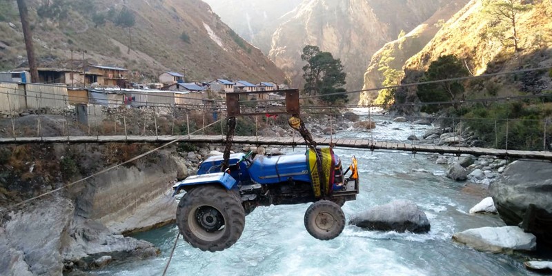 भेरी नदीमा तुइनबाटै तारिन्छ सवारी साधान