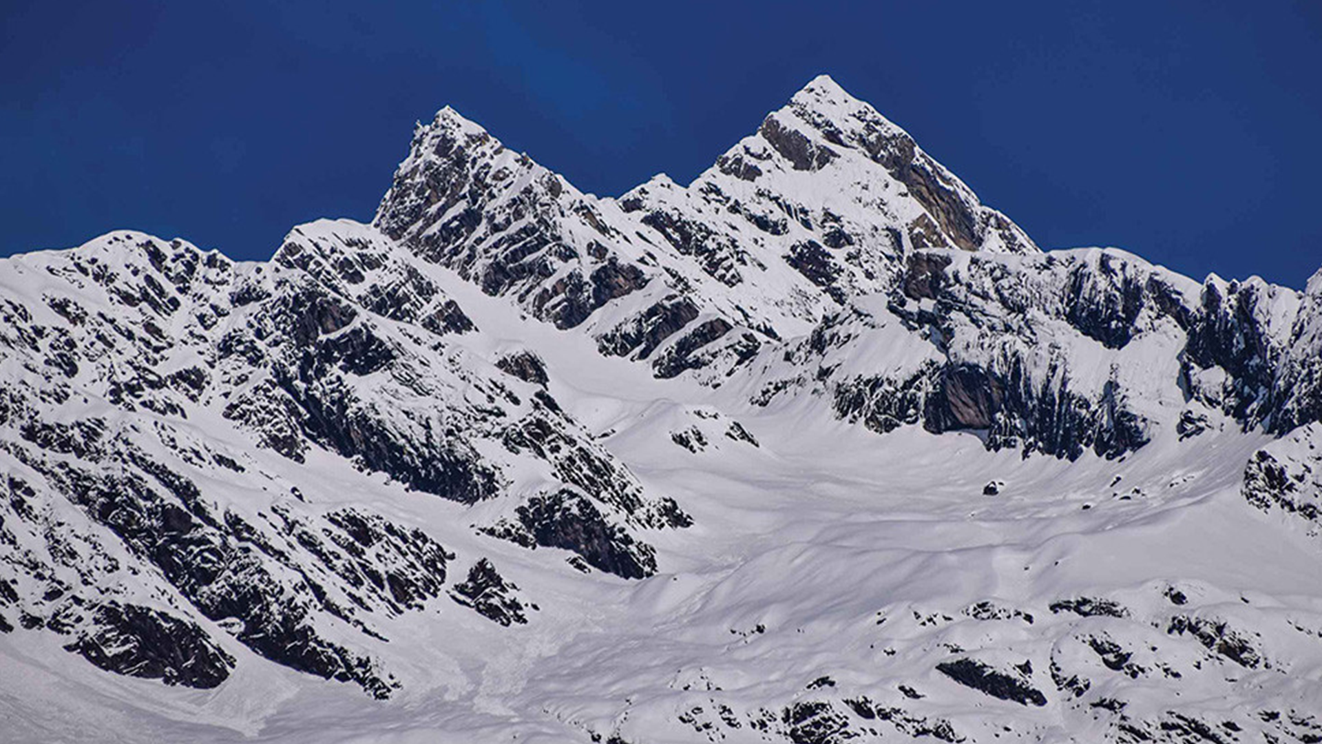 एभरेस्ट मात्र होइन! अब ९७ हिमाल चढ्न सरकारले घोषणा गर्यो,निःशुल्क