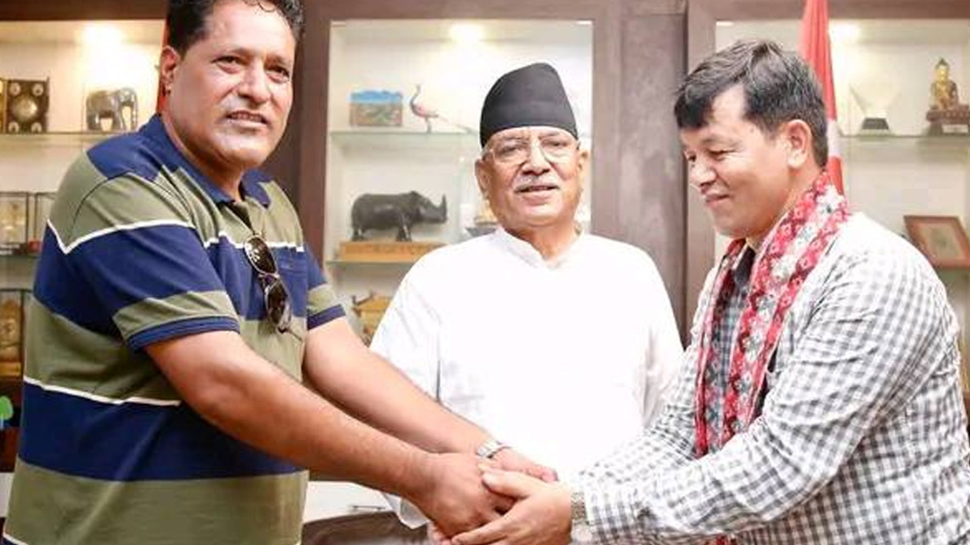 दश वर्षे युद्धका पुराना कमान्डरले प्रचण्डलाई फेरि अंगाले, एमाले असहज