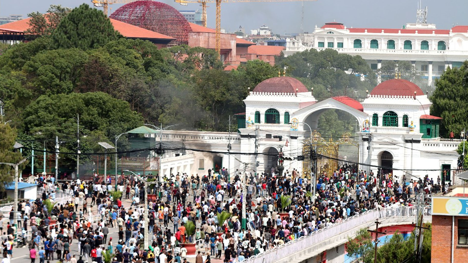 न्यायालय जलेपछि आन्दोलन नयाँ मोडमा : सर्वोच्चदेखि जिल्ला अदालतसम्म धुवाँ मात्र धुवाँ
