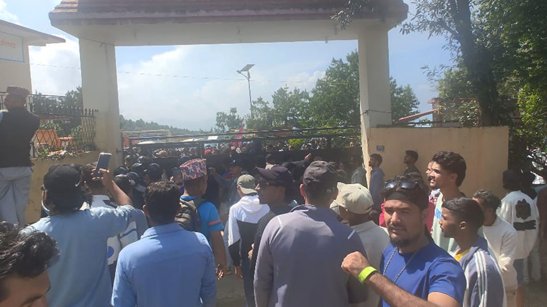 डडेल्धुरा कारागारबाट भागेका ७८ कैदीबन्दी पक्राउ:अझै ७ कैदी बेपत्ता