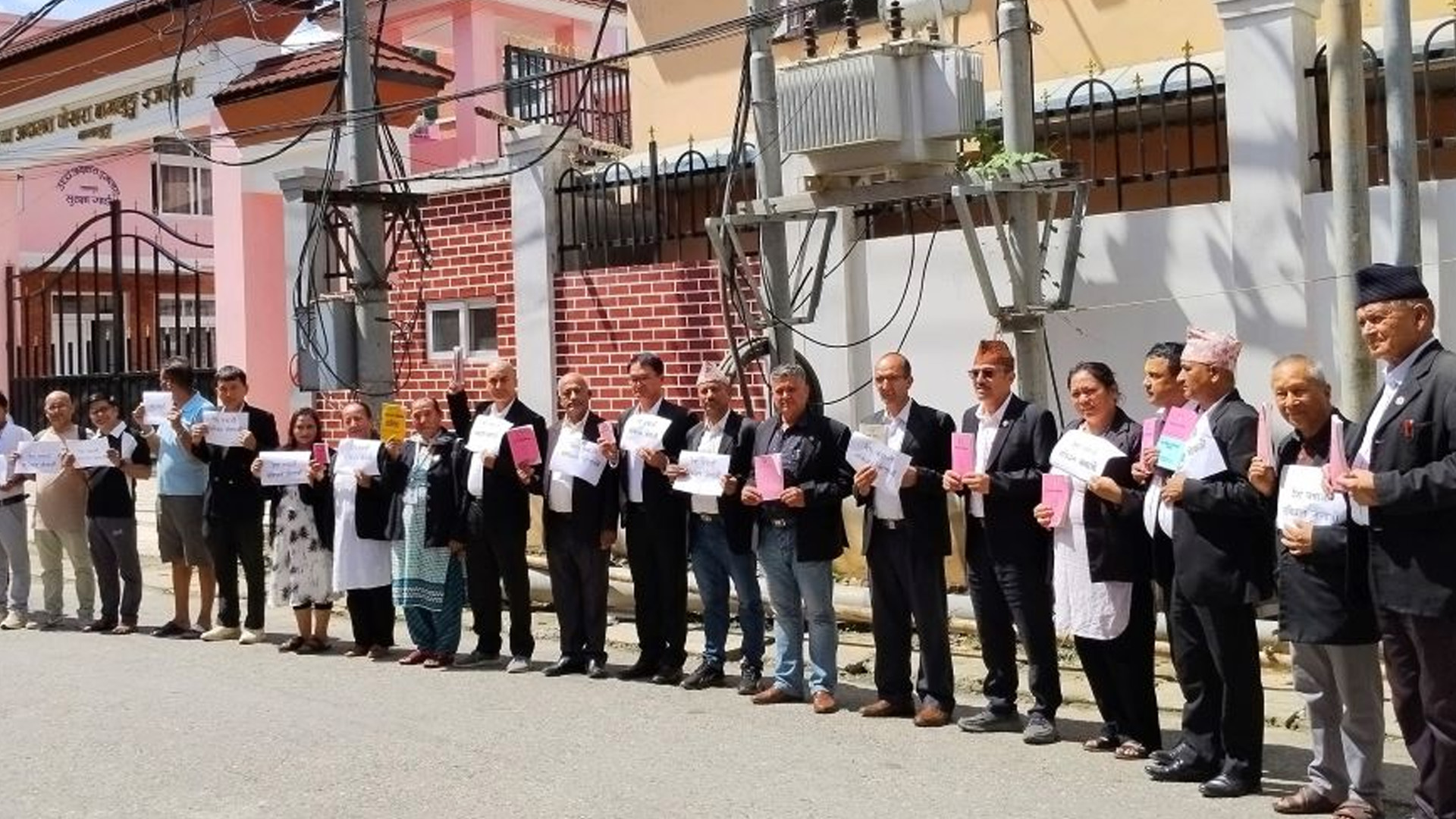 संवैधानिक समाधानको मागसहित बागलुङमा वकिल र पत्रकारको संयुक्त मौन र्‍याली!