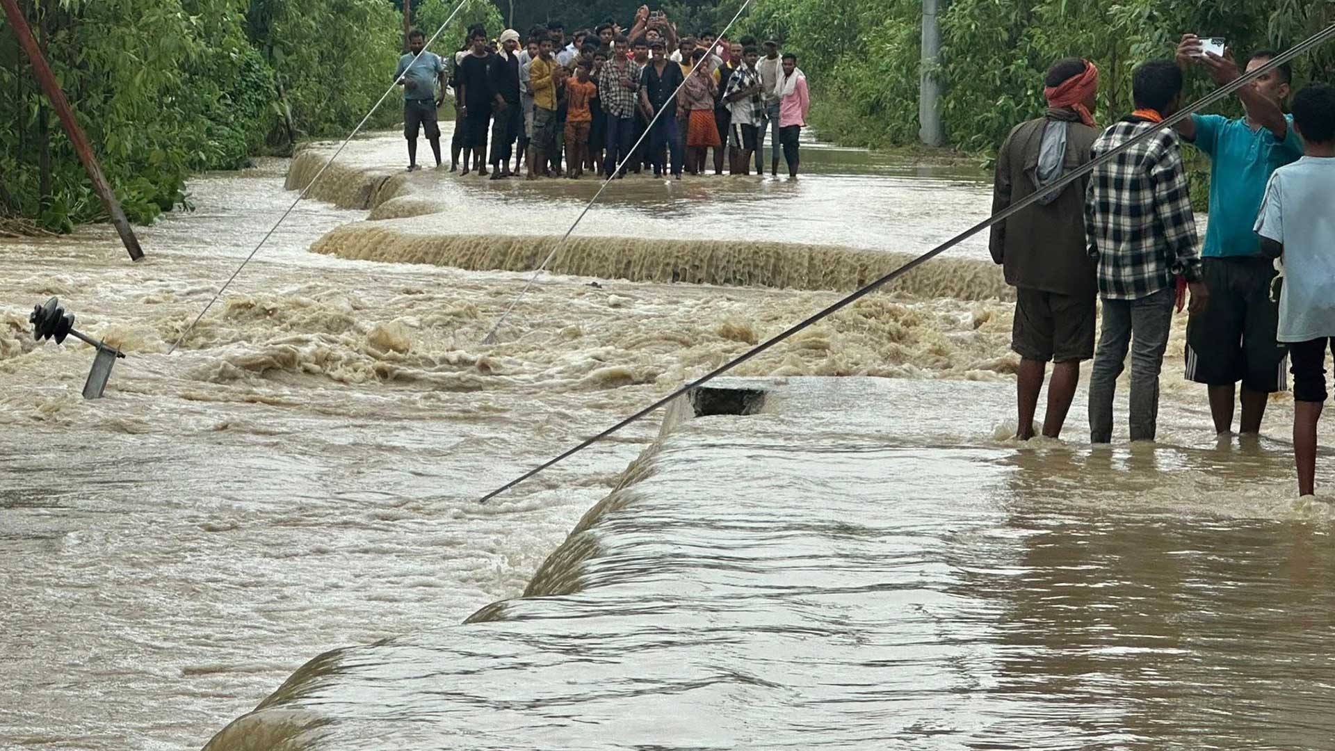 एक घण्टामा बन्छ भनेका अध्यक्ष तीन दिनमै हराए! हुलाकी सडक अझै खाडलमै!