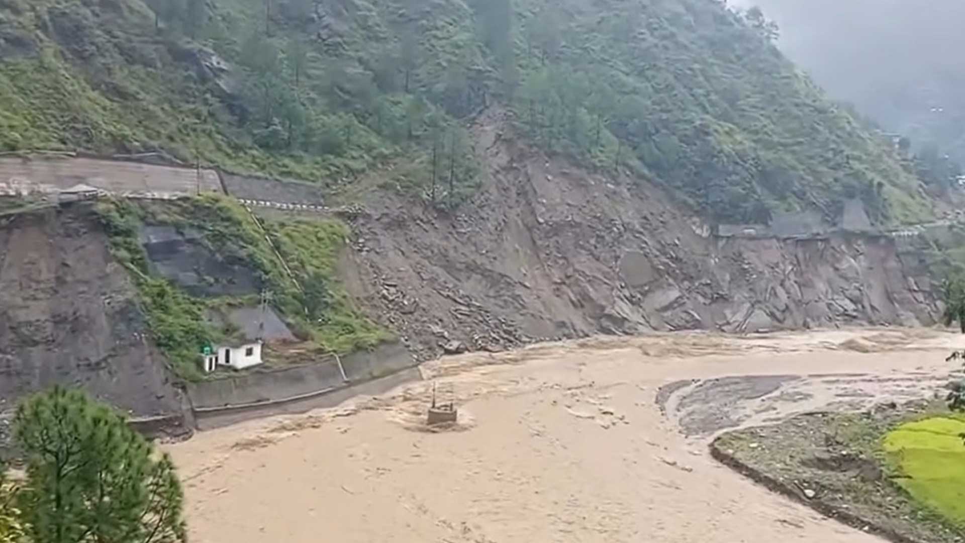 रोशी खोलाले बगाएको बिपी राजमार्ग पुनः निर्माण सुरु