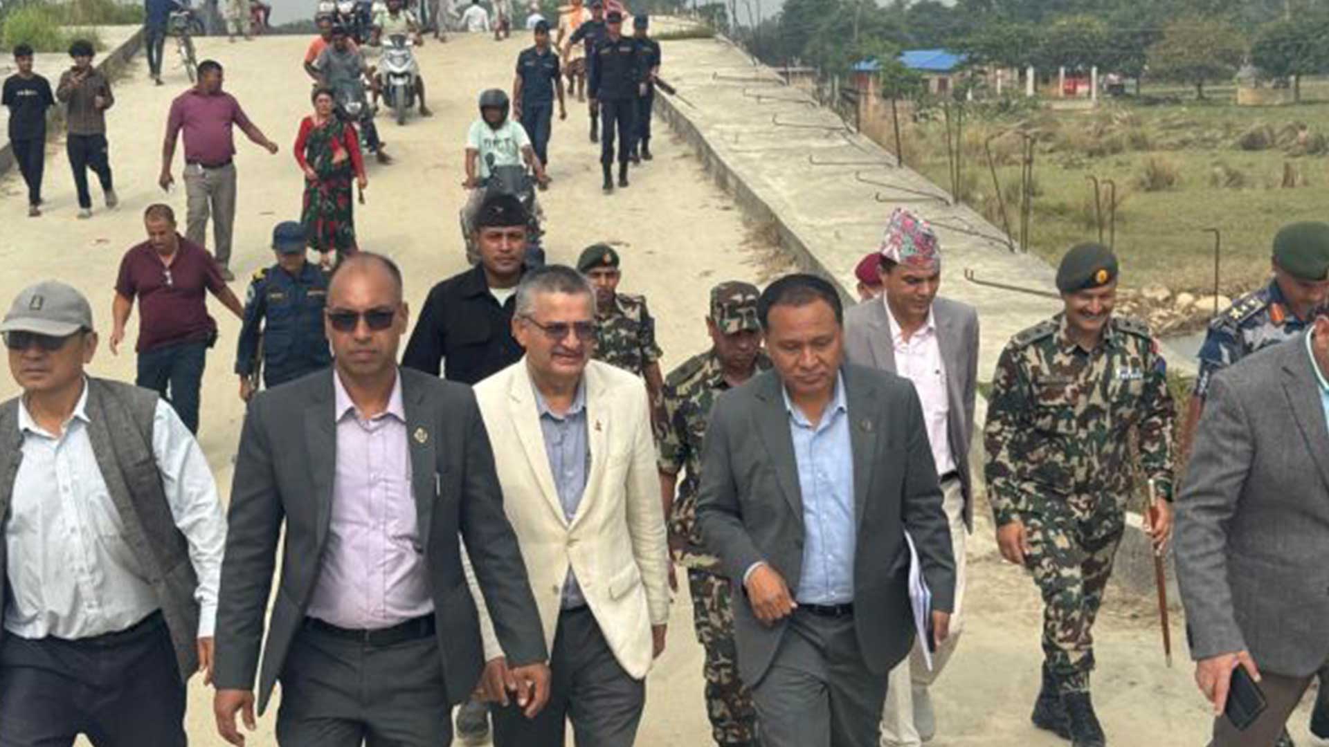 मन्त्री कुलमान घिसिङद्वारा १४ वर्षदेखि रोकिएको झापाको कन्काई पुलको निरीक्षण, शीघ्र निर्णयको तयारी!