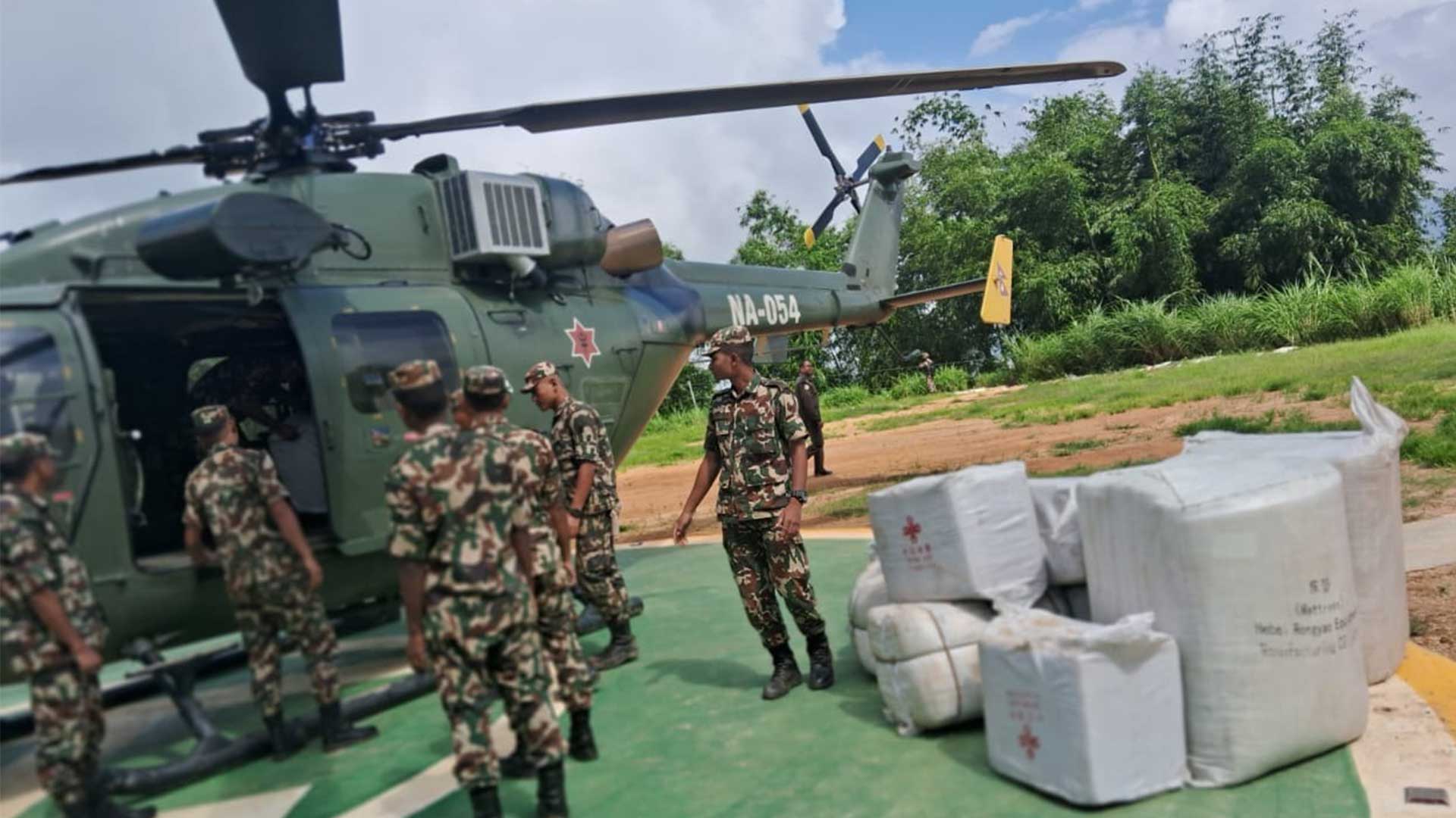 कोशी प्रदेश सरकारले हेलिकप्टरमार्फत इलाममा पहिलो चरणको राहत पठायो!