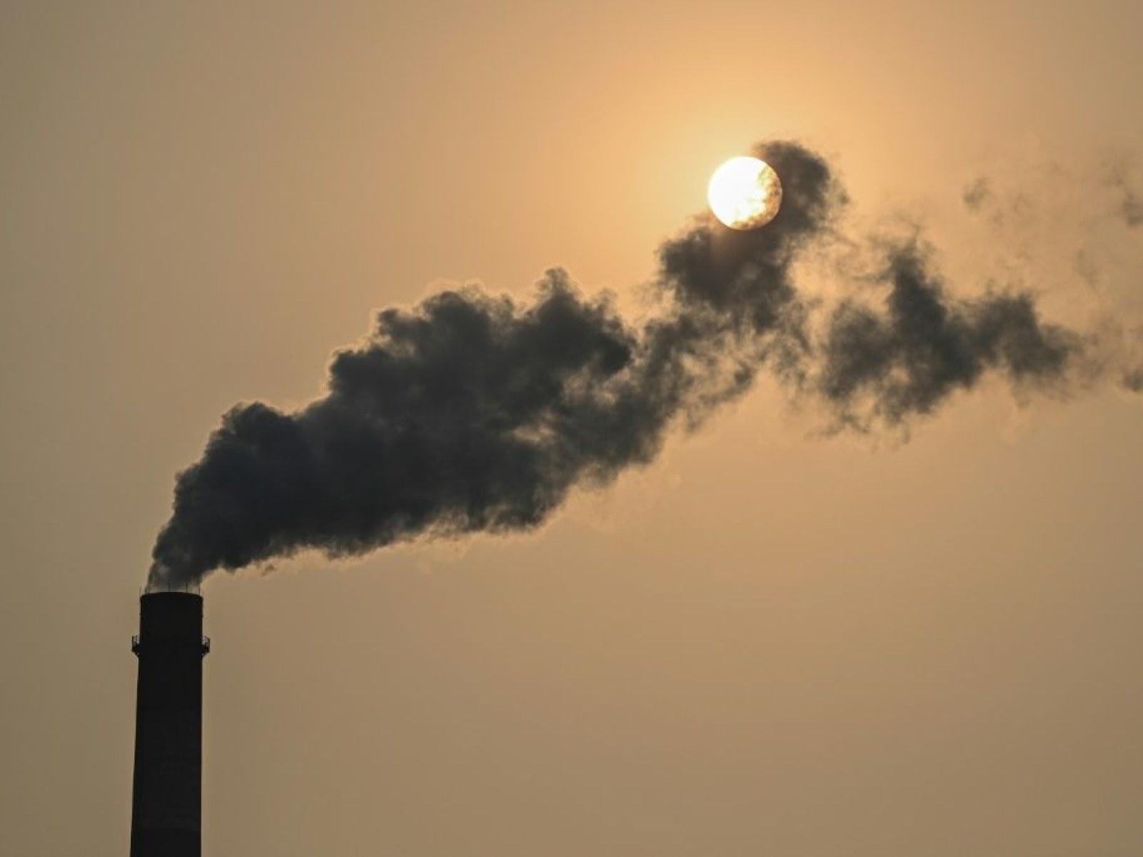 Chinese climate commitments hit rough weather amid growing reliance on coal 