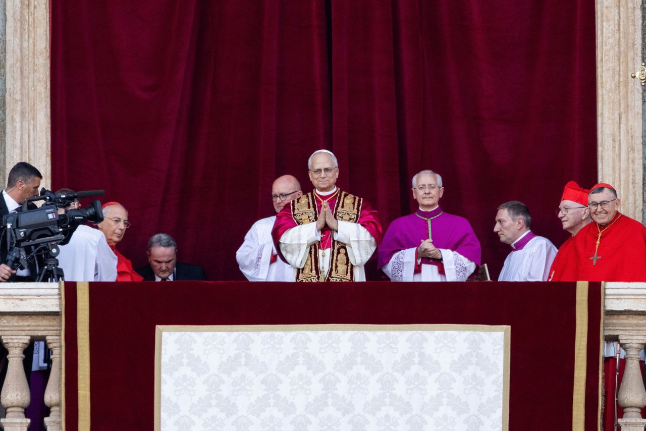 Pope's Childhood Friend Reveals Surprising Humble Side: "He Wasn't Looking For This!"