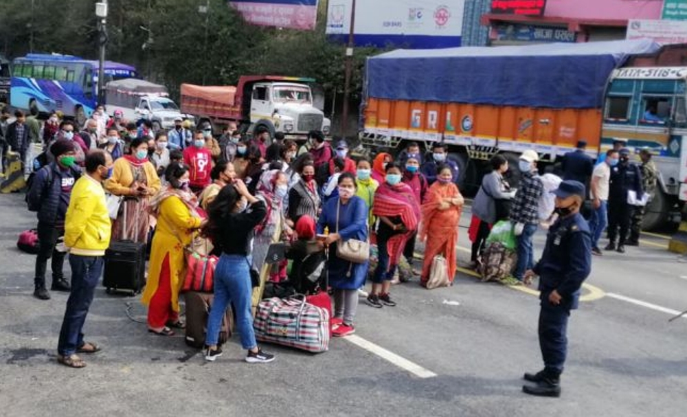 गृहको परिपत्रलगत्तै काठमाडौं आउन लागेका यात्रुलाई नागढुंगाबाटै फर्काइयो