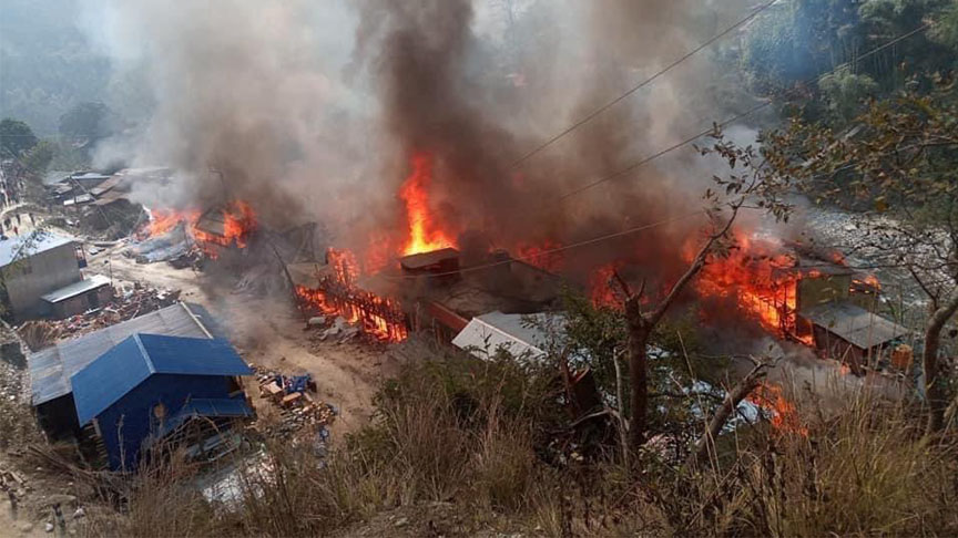 ताप्लेजुङको दोभान बजारमा भीषण आगलागी