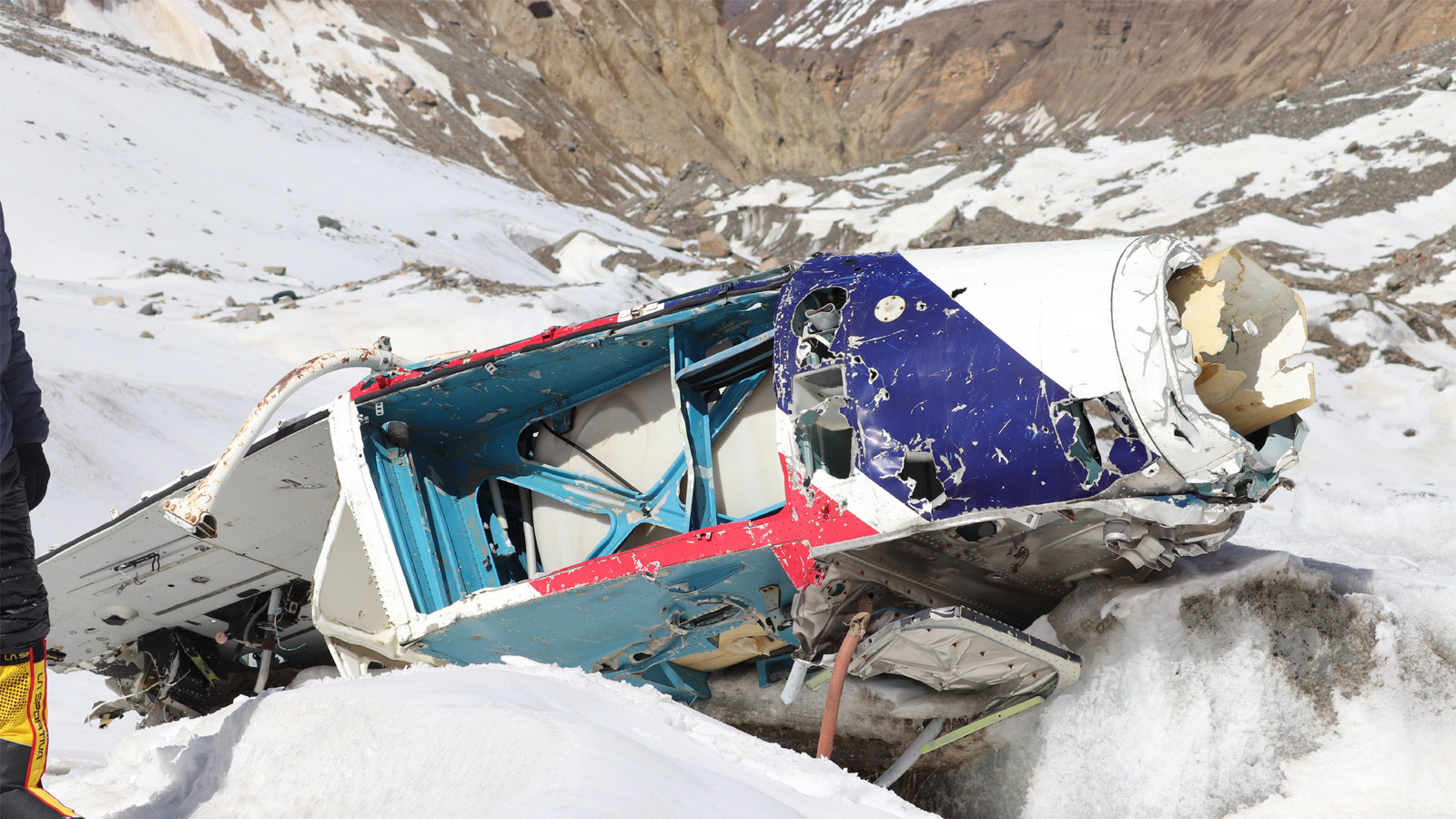 धौलागिरी हिमालमा फेला पर्यो १५ वर्षअघि हराएको हेलिक्टर