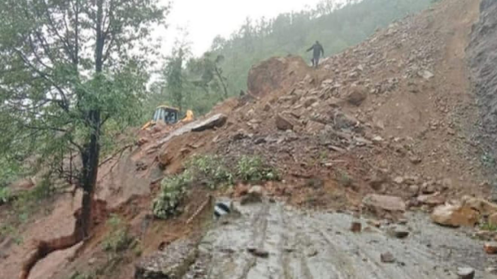 भीमदत्त राजमार्ग अवरुद्ध, सात जिल्लाका हजारौँ यात्रु अलपत्र