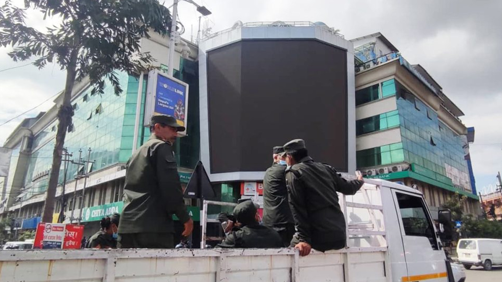 वर्ल्ड ट्रेड सेन्टरको डिजिटल होर्डिङ वोर्ड महानगरले बन्द गरायो