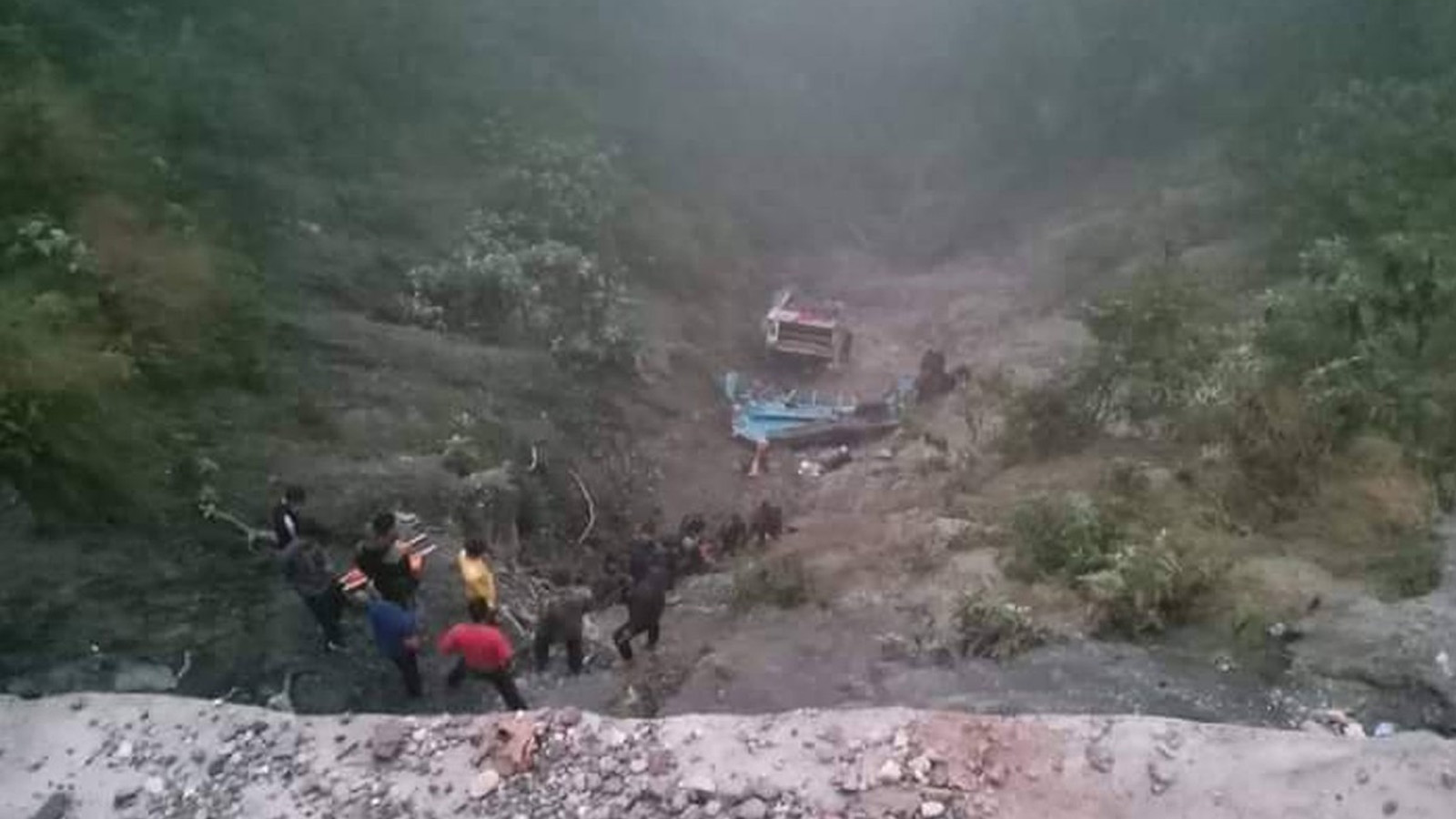 बुलिङटार बस दुर्घटनामा ५ जनाको मृत्यु, सवैको सनाखत