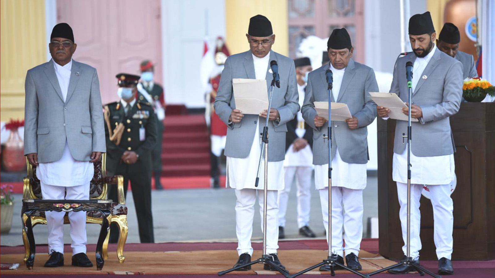 प्रधानमन्त्री प्रचण्डसहित तीन उपप्रधानमन्त्रीले लिए सपथ