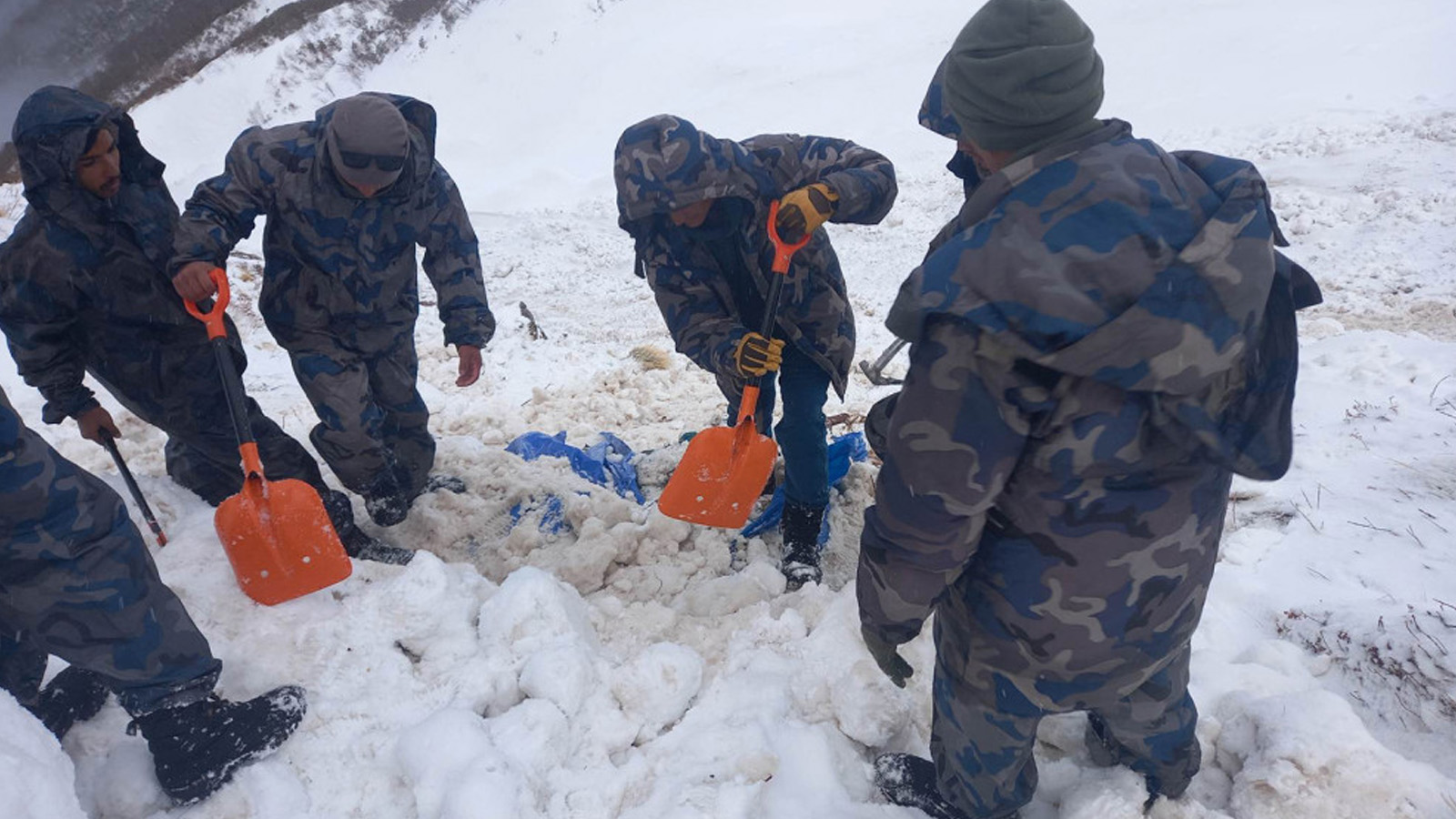 हिमपहिरोमा बेपत्ता भएका ५ मध्ये २ महिलासहित ३ को शव फेला