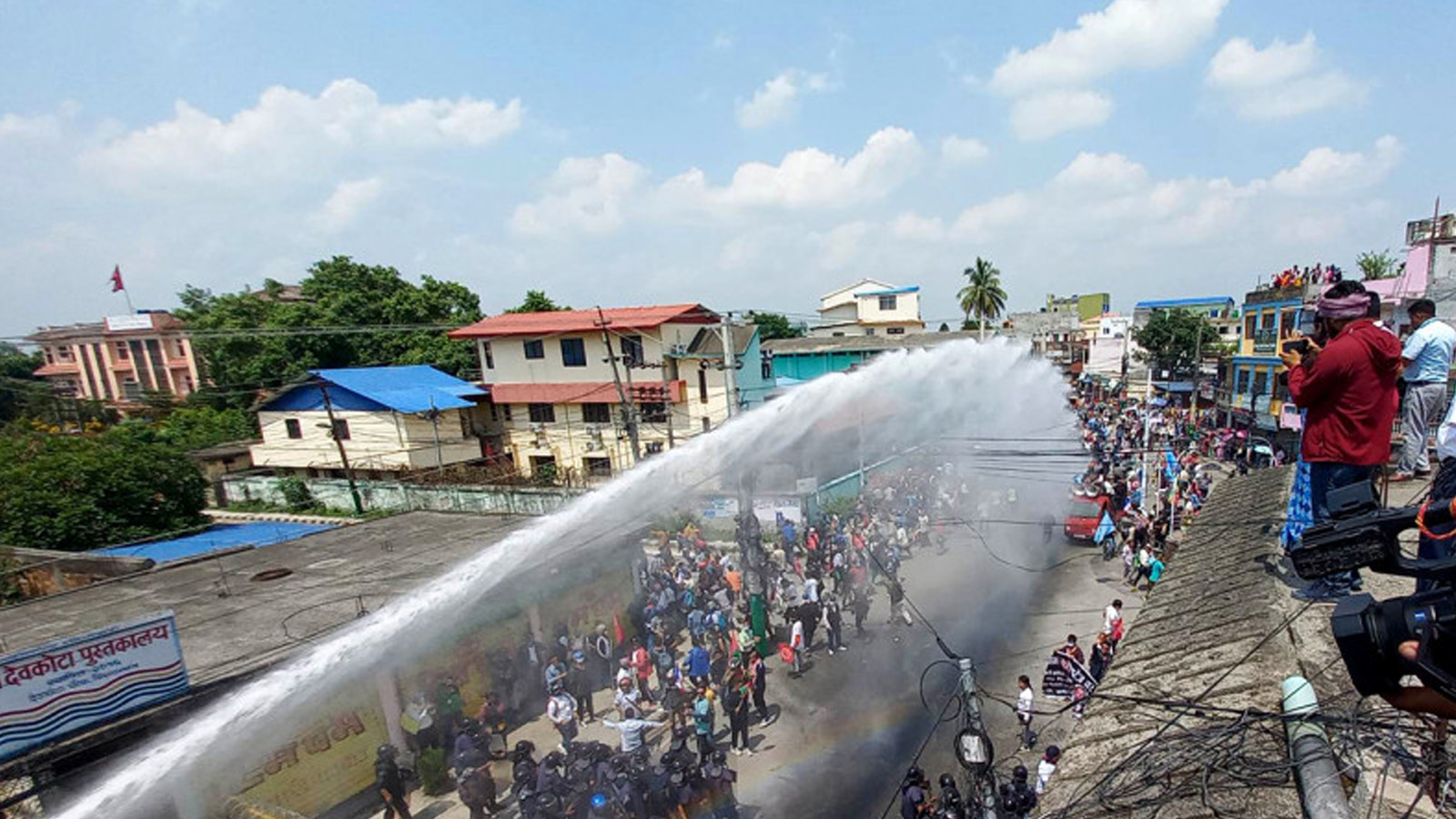 कोशी प्रदेश नामकरणको विरोध प्रदर्शमा ढुङ्गा र वोतल हान्ने २१ जनालाई प्रहरीले छोडेन