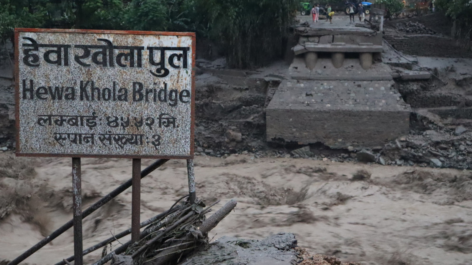 बाढी र पहिरोमा परी एकै परिवारका ४ सहित ११ जना बेपत्ता