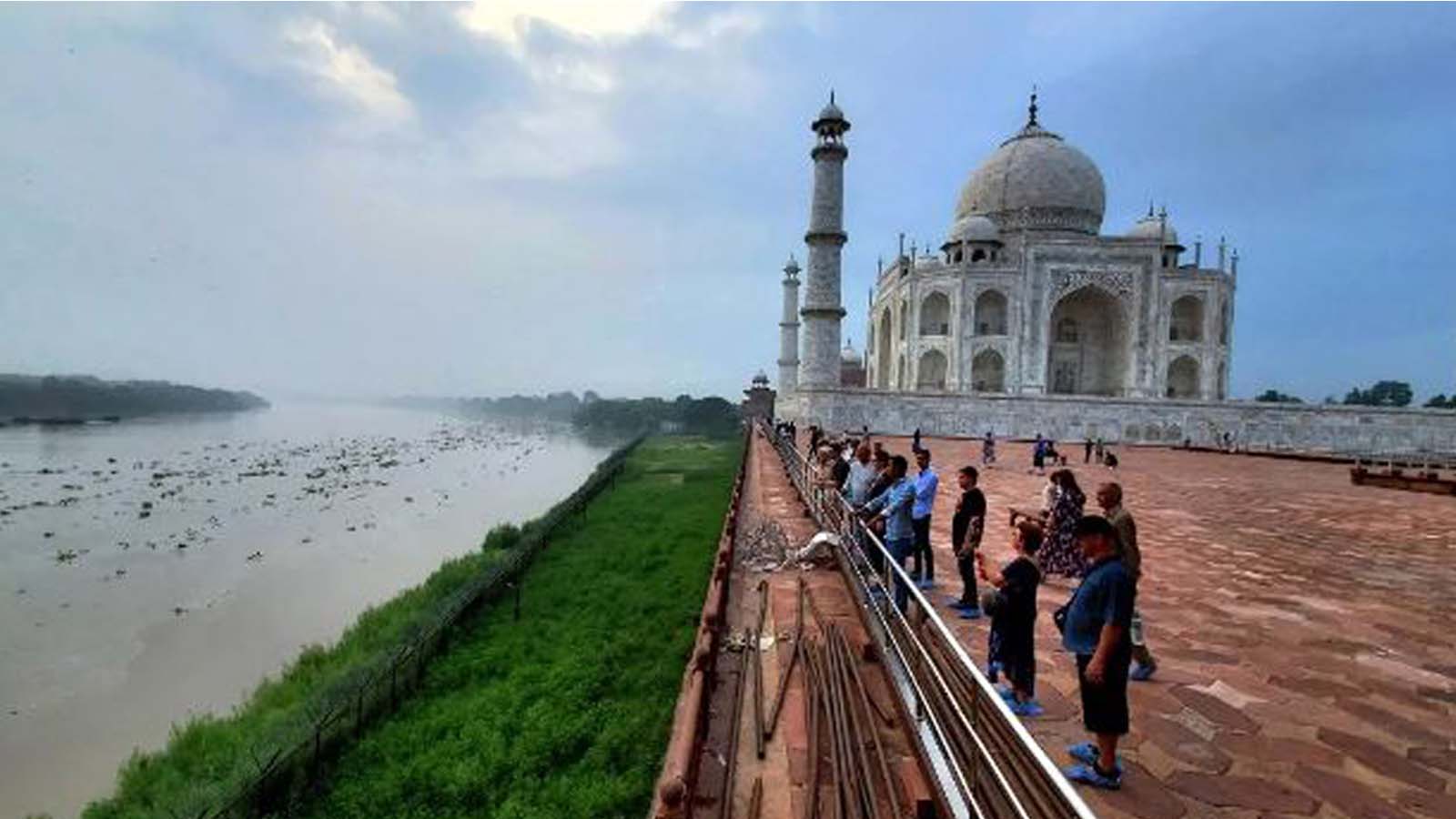 यमुनाको बाढी ताजमहल छि-यो, गाउँमा रेड अलर्ट जारी