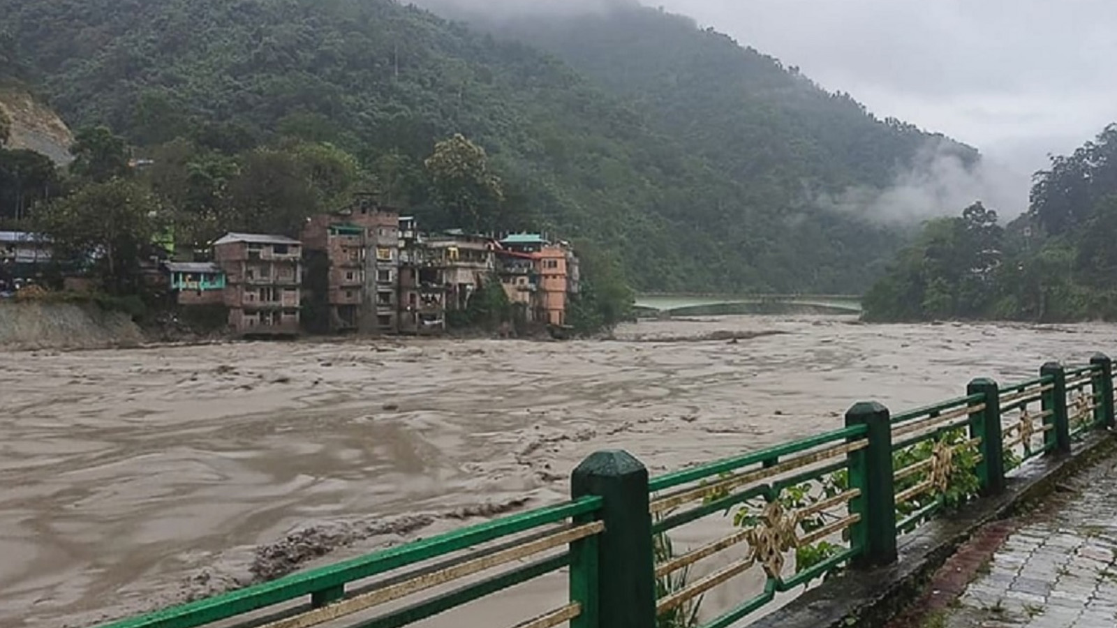 सिक्किममा २३ जना भारतीय सेनाका जवानलाई बाढीले बगायो