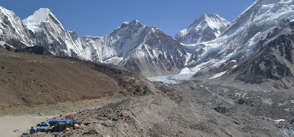 आधार शिविरका अधिकृत घरमै बसेर भत्ता बुझ्छन्, नेपालको अन्तर्राष्ट्रिय बेइज्जत