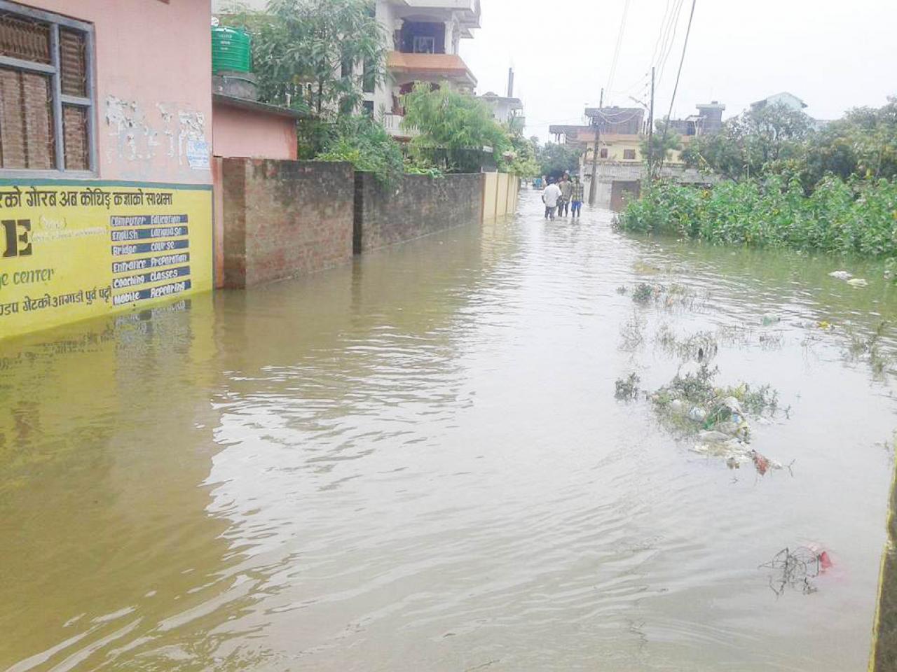 भारतीय सडकका कारण बाँकेमा सयौं नेपालीका घर डुबानमा