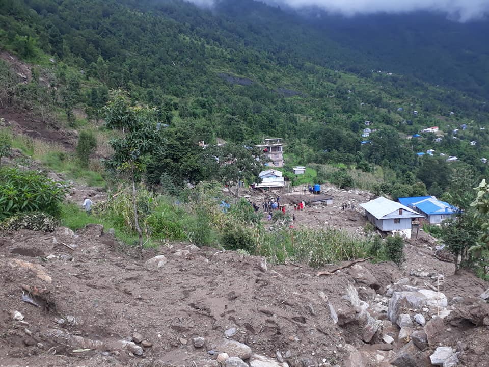 १५ फोटोमा हेर्नुहोस् दोलखाको जुँगुमा पहिरो, के कति गर्यो क्षति