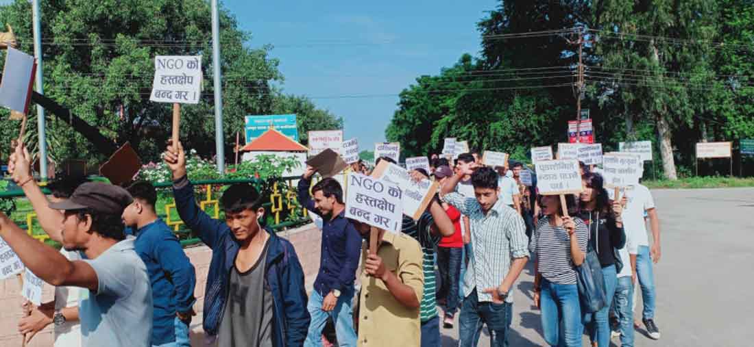 शालिकराम आत्महत्याको निष्पक्ष छानबिनको माग गर्दै प्रदर्शन