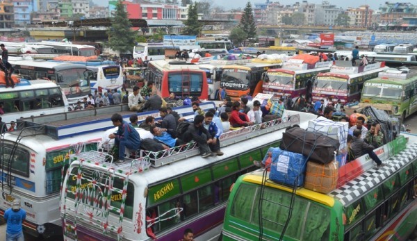 कार्यालय बिदापछि ३ लाखले काठमाडौँ छाडे, २१ लाख बाहिरिए