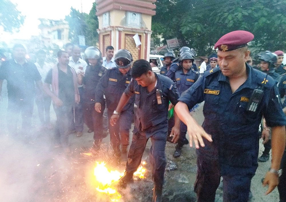 मधेशमा गृहमन्त्रीको पुत्ला दहन!