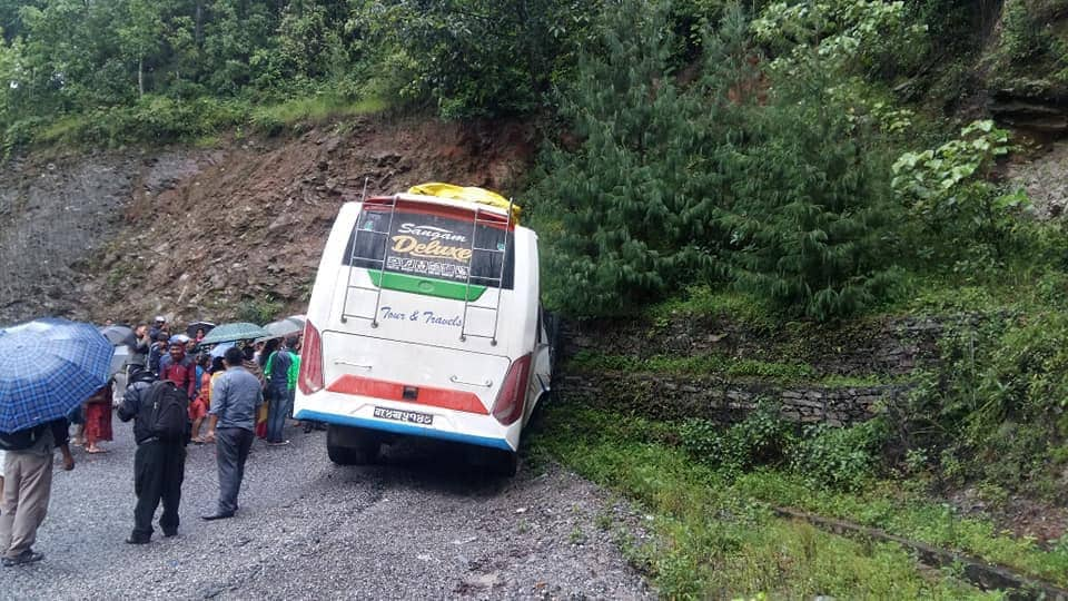 धादिङमा जन्ती बोकेको बस दुर्घटना, एक जनाको मृत्यु