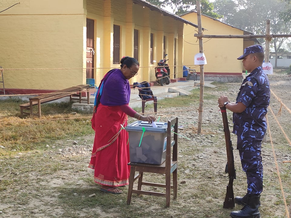 चितवनमा शान्तिपूर्ण तरिकाले मतदान हुँदै