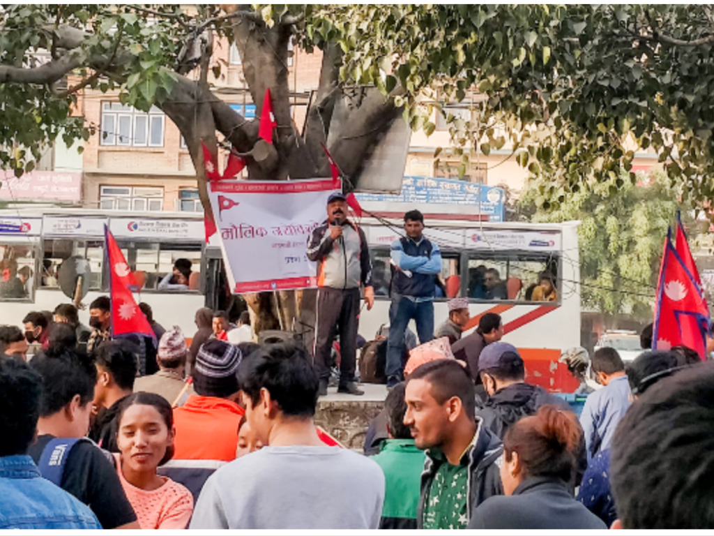 मिचिएको भूमि फिर्ता गर्न भारत र चीनविरुद्ध प्रदर्शन