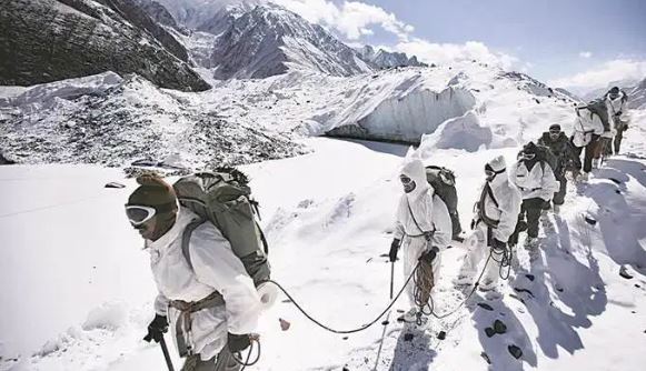 कश्मिरमा हिमपहिरो, ४ सैनिकसहित ६ जनाको मृत्यु