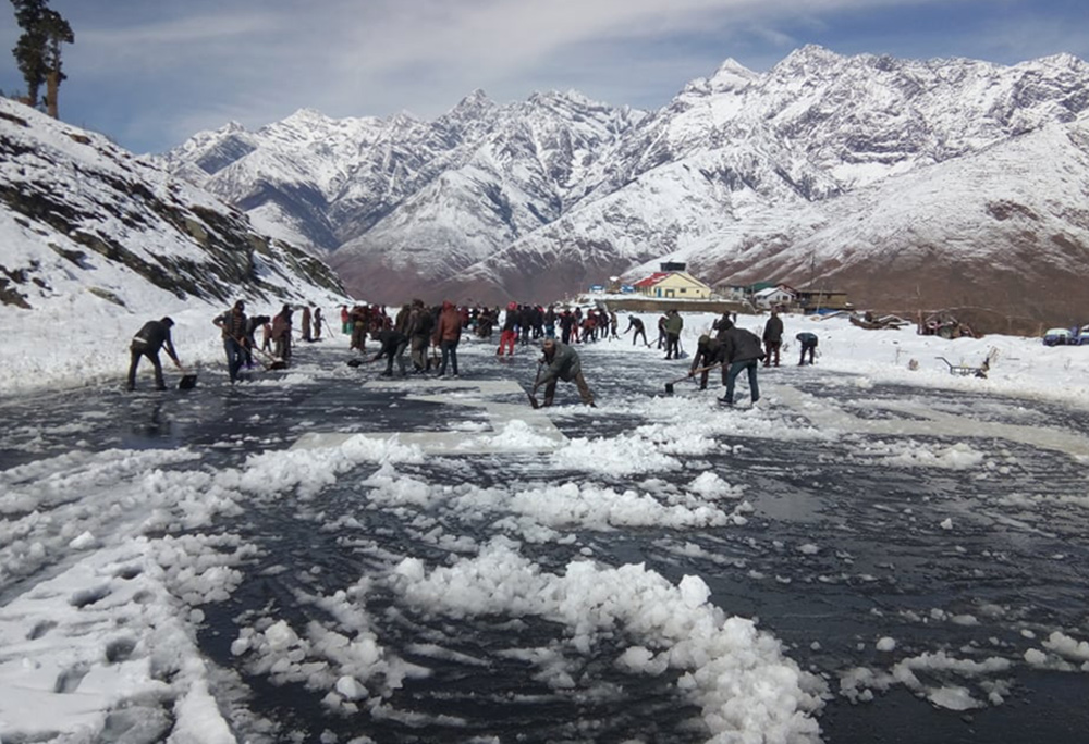 जुफाल विमानस्थलः हिउँ पन्छाएरै उडाइयो जहाज