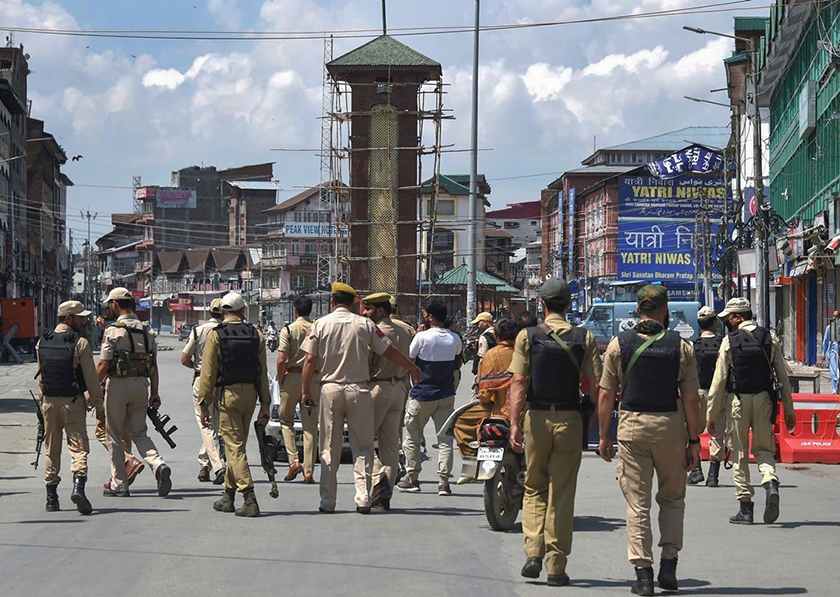 राष्ट्रपति पदकबाट सम्मानित डिएसपी आतंकवादीसँगै पक्राउ