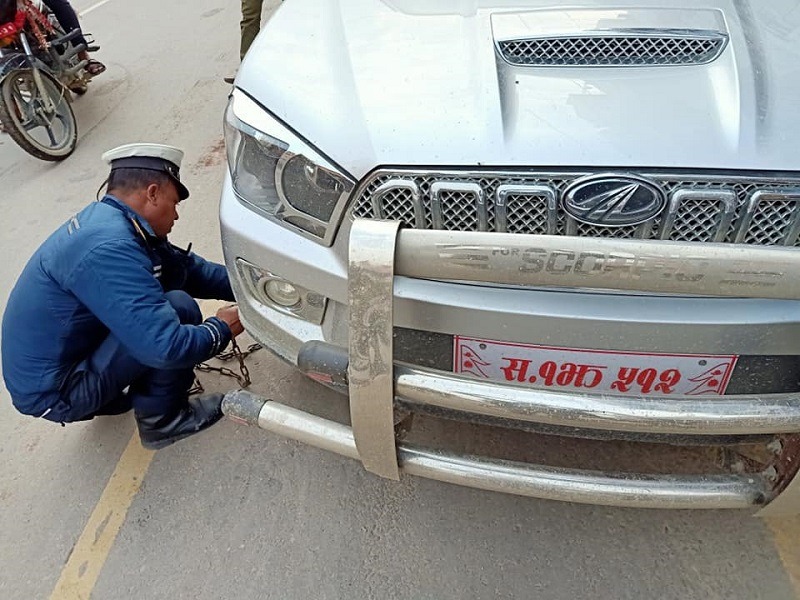 मन्त्रीको गाडीनै ट्राफिक कारवाहीमा