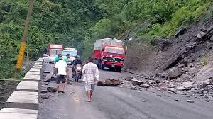 पूर्वपश्चिम र सिद्धार्थ राजमार्ग अवरुद्ध