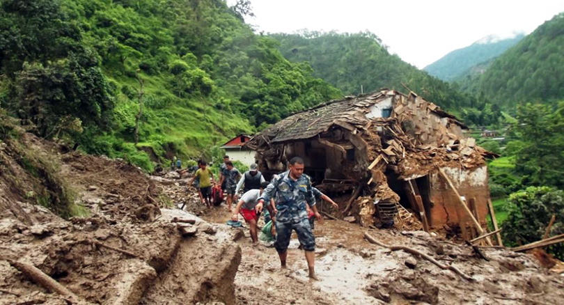 सुनकोशीमा पहिराले  पुरियो चार घर