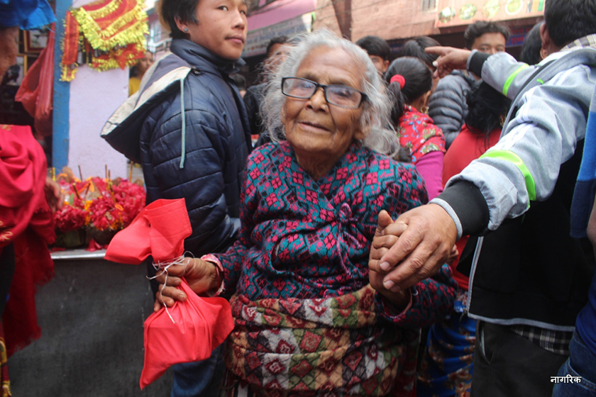 राष्ट्रपति मनकामना जाँदा दुई घण्टा रोकिए भक्तजन, केस फुलेकाहरूसमेत मन्दिर छिर्न पाएनन्