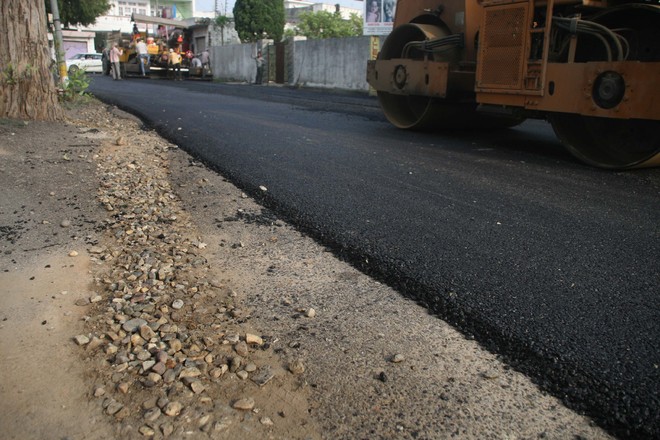 जनता जागेपछि अलपत्र रहेको चाबहिल-साँखुको कालोपत्रे शुरु