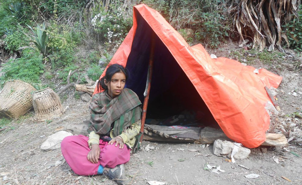 छाउगोठ भत्काउँदाको उल्टो परिणाम : पाल र ओढारमा बास