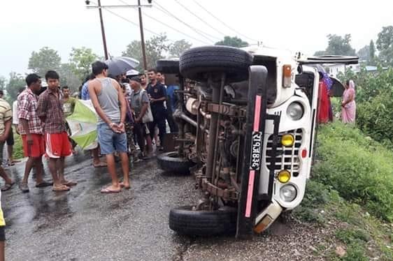 छोरा बचाउँदा जीप मुनि च्यापिएर चालकको मृत्यु