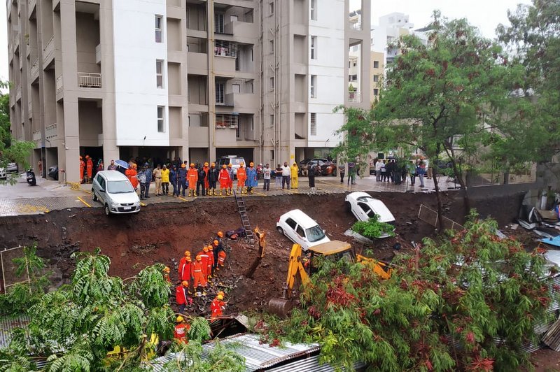 पर्खाल भत्किँदा ४ बालबालिकासहित १५को मृत्यु