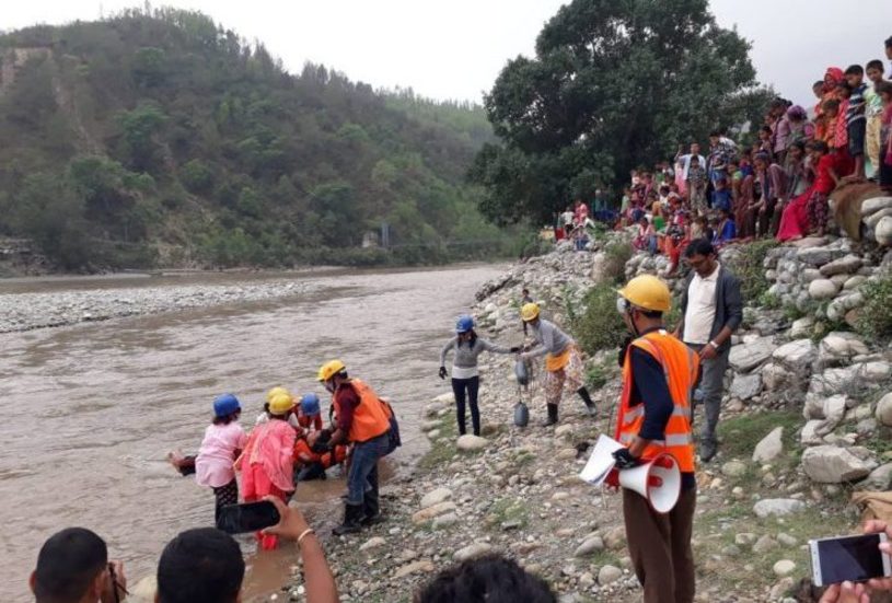 छोराछोरीसहित नारायणीमा हामफाल्ने आमाको उद्धार, छोराछोरीको मृत्यु