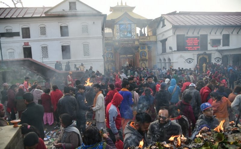 पशुपतिलगायत देशभरका शिवालयमा भक्तजनको भीड